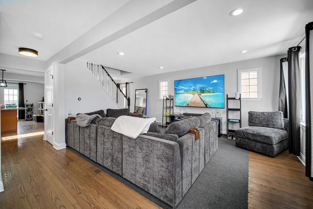 3322 N Pittsburgh Avenue, Chicago, IL 60634