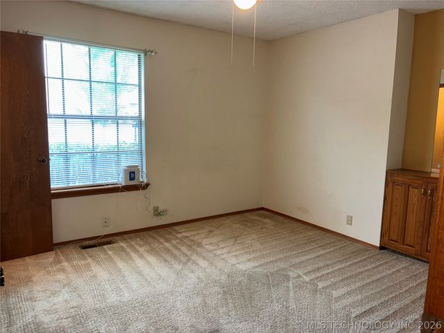6927 S 29TH West Avenue, Tulsa, OK 74132