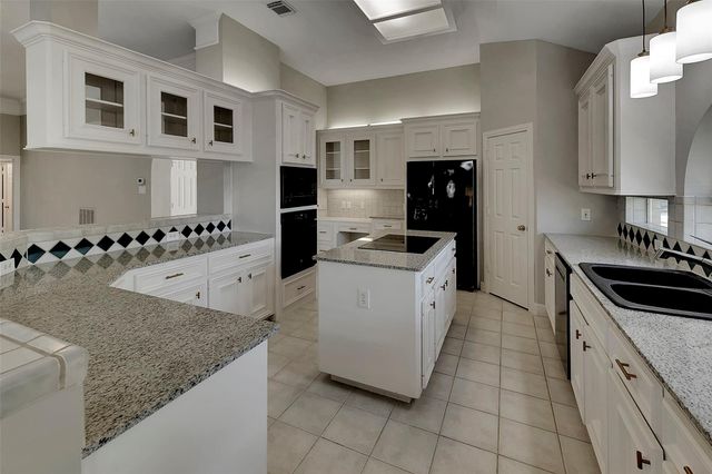 12 Monterrey Road E, Montgomery, TX 77356