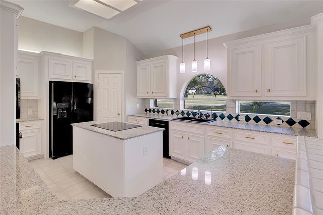 12 Monterrey Road E, Montgomery, TX 77356