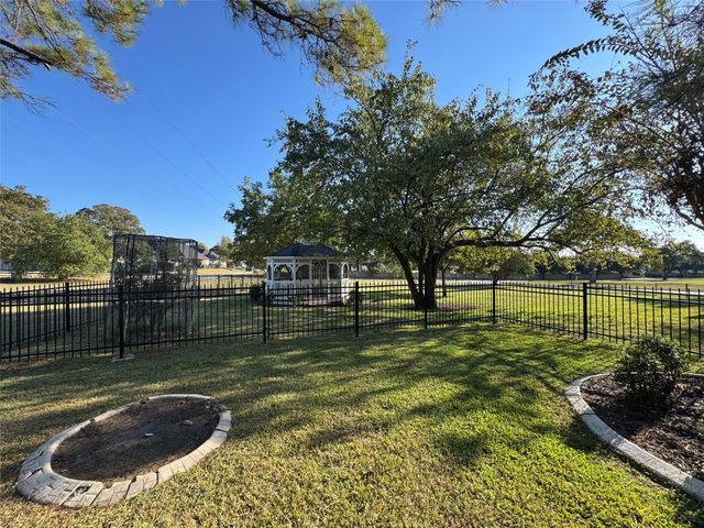 12 Monterrey Road E, Montgomery, TX 77356