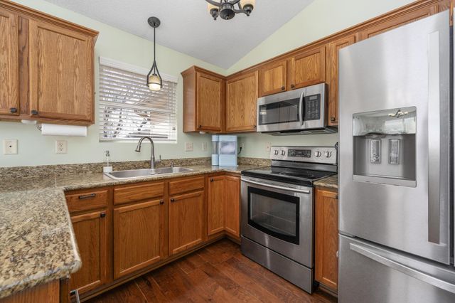 2905 E Lanners Cir, Wichita, KS 67219