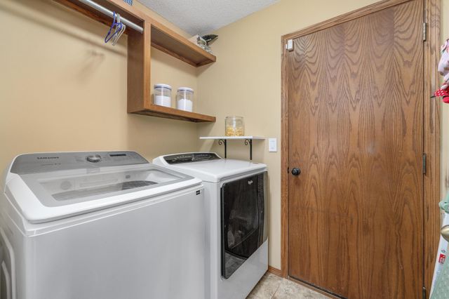 2905 E Lanners Cir, Wichita, KS 67219