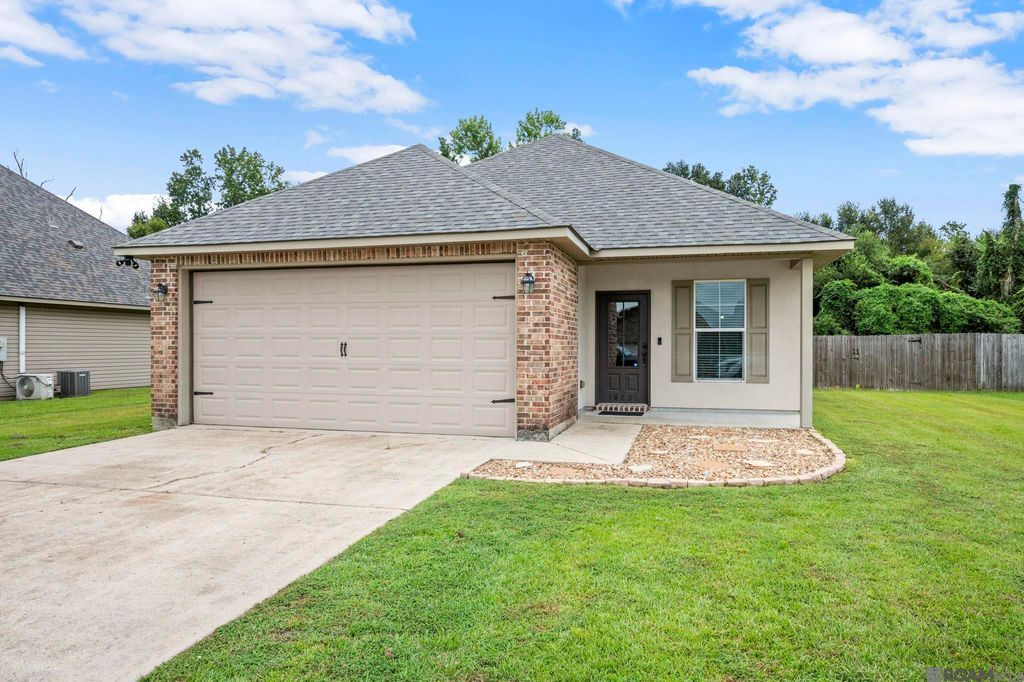16232 Old Samuel Dr, Prairieville, LA 70769