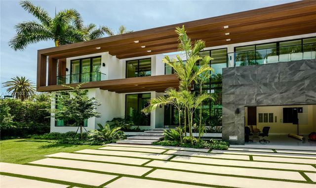 2520 Shelter Ave, Miami Beach, FL 33140