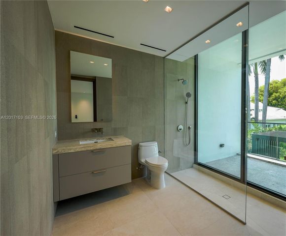 2520 Shelter Ave, Miami Beach, FL 33140
