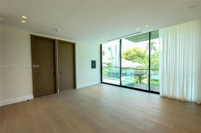 2520 Shelter Ave, Miami Beach, FL 33140