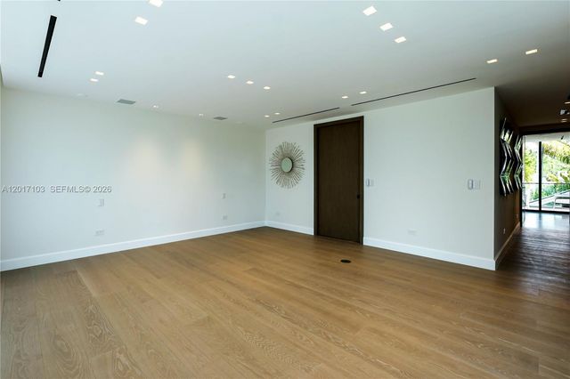 2520 Shelter Ave, Miami Beach, FL 33140
