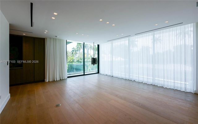 2520 Shelter Ave, Miami Beach, FL 33140