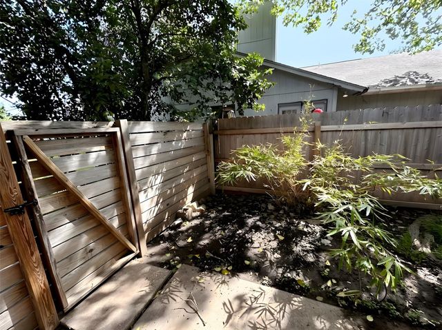 7600 Saint Amant PL A, Austin, TX 78749