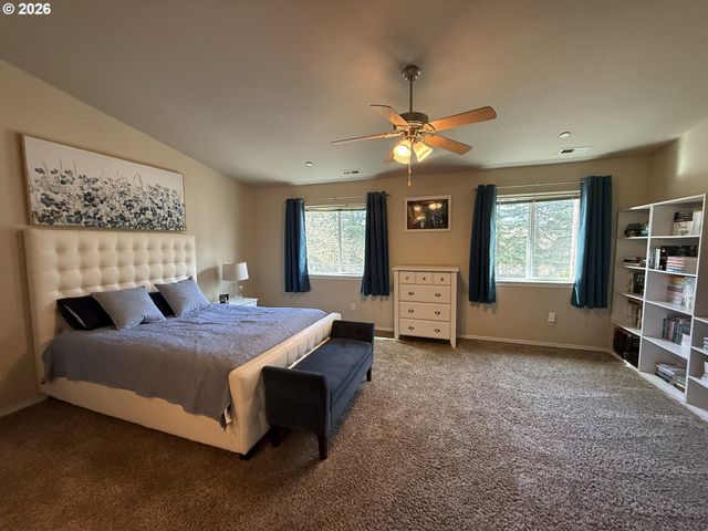 744 Nw 3RD Ave, Canby, OR 97013