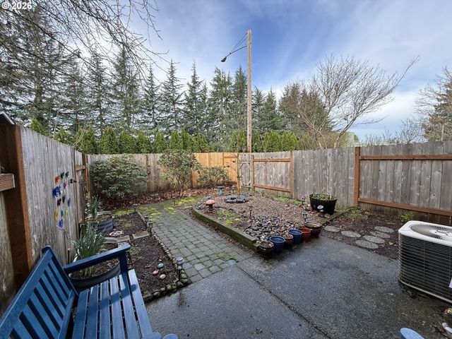 744 Nw 3RD Ave, Canby, OR 97013