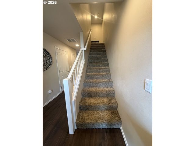 744 Nw 3RD Ave, Canby, OR 97013