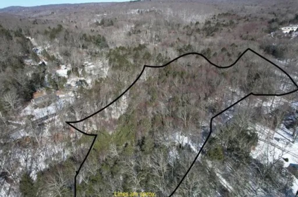 Hill East Road, Oxford, CT 06478