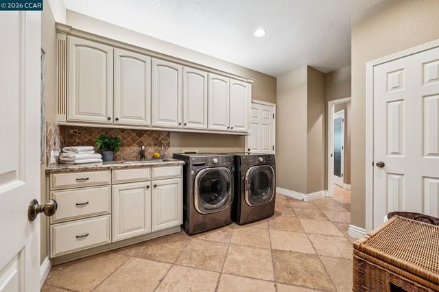 3271 Blackhawk Meadow Dr, Danville, CA 94506