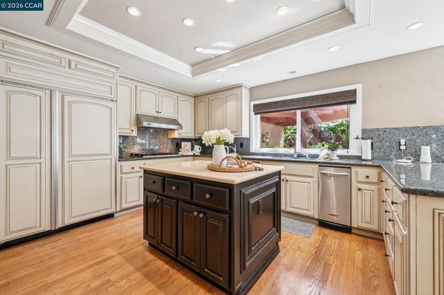 3271 Blackhawk Meadow Dr, Danville, CA 94506