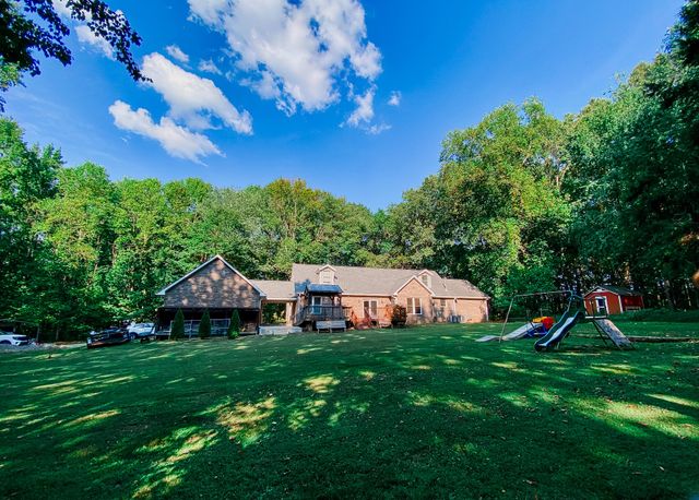 1006 Clearview Pt, Cottontown, TN 37048