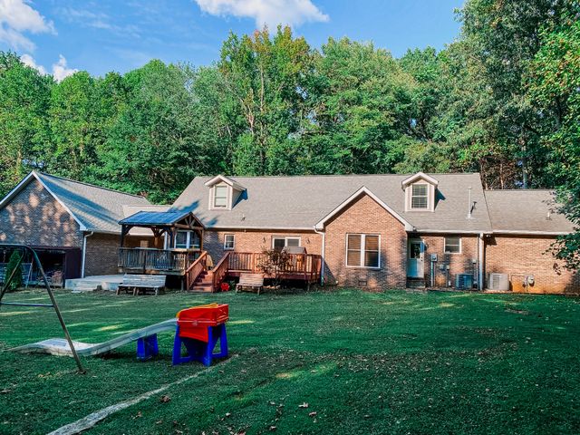 1006 Clearview Pt, Cottontown, TN 37048
