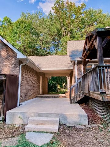 1006 Clearview Pt, Cottontown, TN 37048