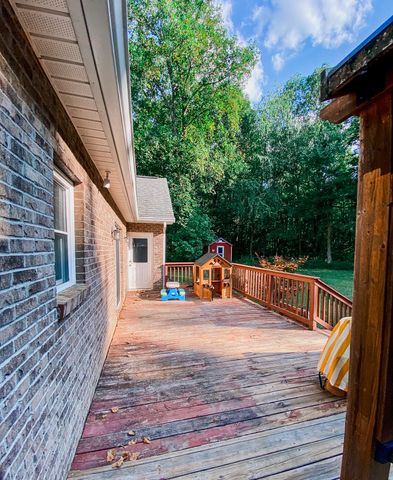 1006 Clearview Pt, Cottontown, TN 37048