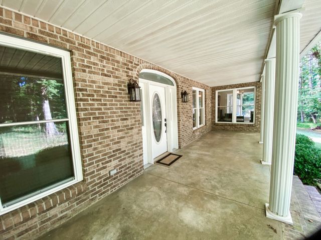1006 Clearview Pt, Cottontown, TN 37048
