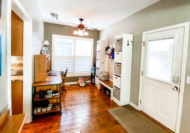 1006 Clearview Pt, Cottontown, TN 37048