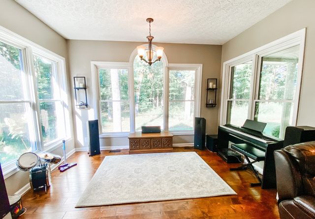 1006 Clearview Pt, Cottontown, TN 37048