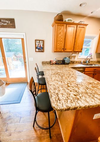 1006 Clearview Pt, Cottontown, TN 37048