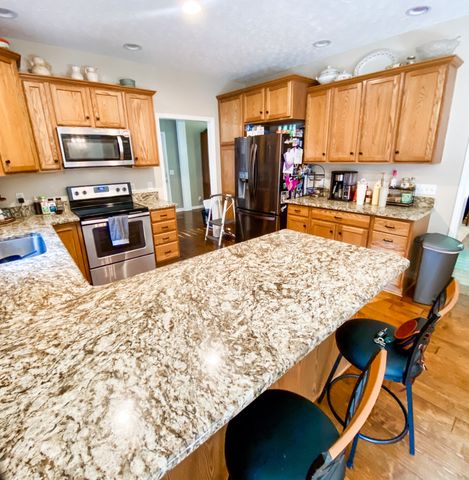 1006 Clearview Pt, Cottontown, TN 37048