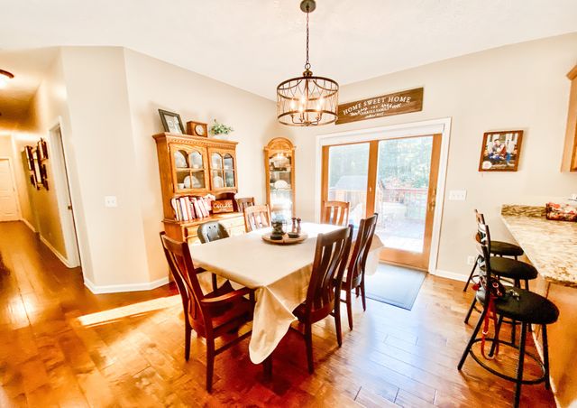 1006 Clearview Pt, Cottontown, TN 37048