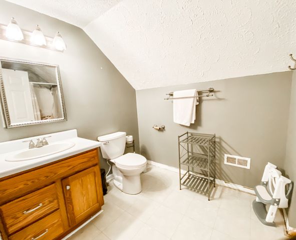 1006 Clearview Pt, Cottontown, TN 37048