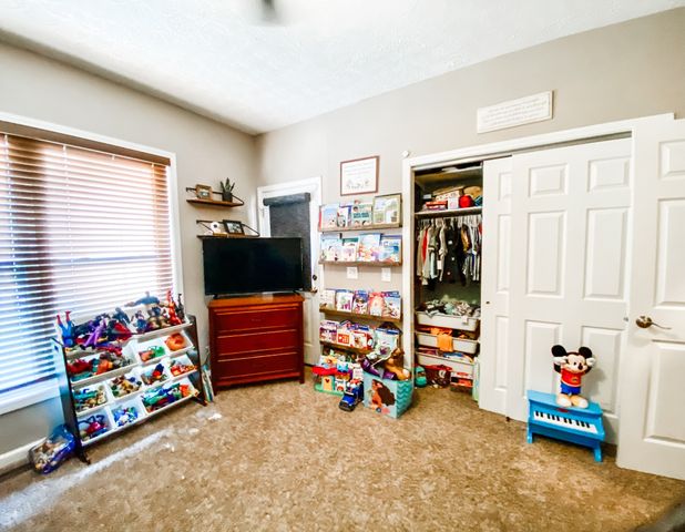 1006 Clearview Pt, Cottontown, TN 37048