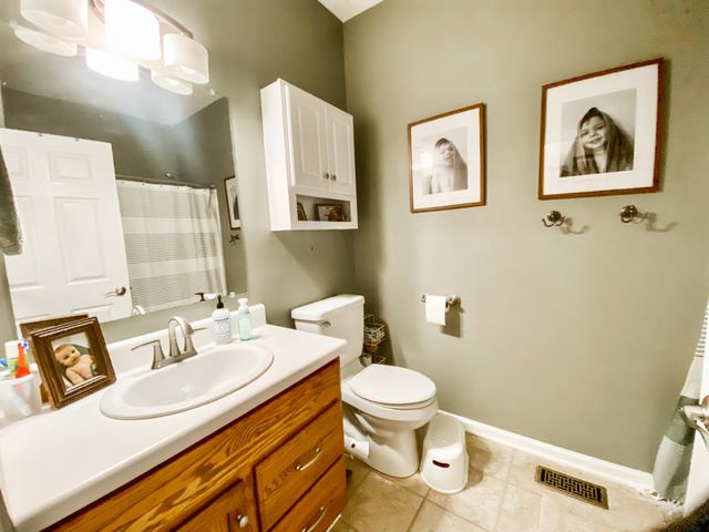 1006 Clearview Pt, Cottontown, TN 37048