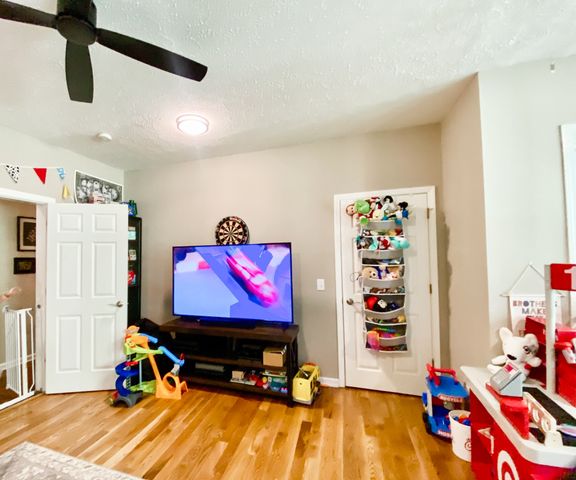 1006 Clearview Pt, Cottontown, TN 37048