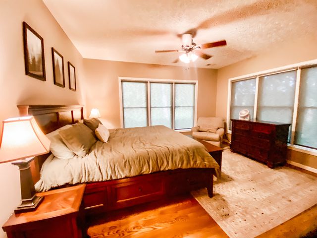 1006 Clearview Pt, Cottontown, TN 37048