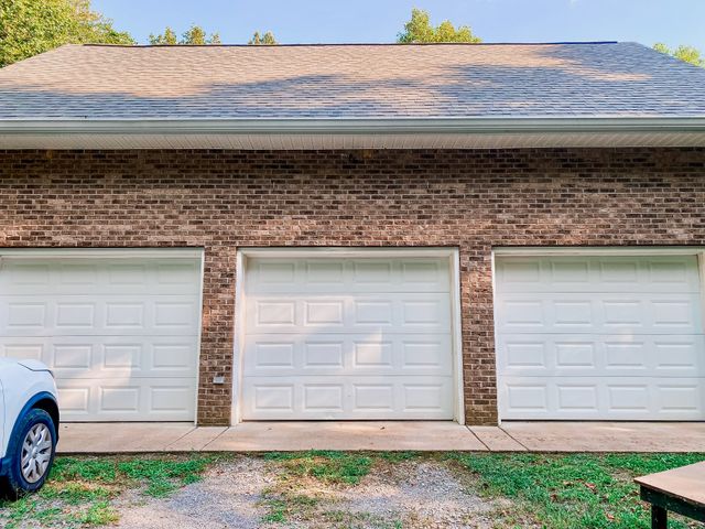 1006 Clearview Pt, Cottontown, TN 37048