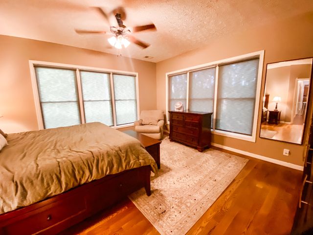 1006 Clearview Pt, Cottontown, TN 37048