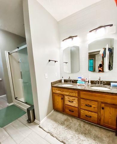 1006 Clearview Pt, Cottontown, TN 37048