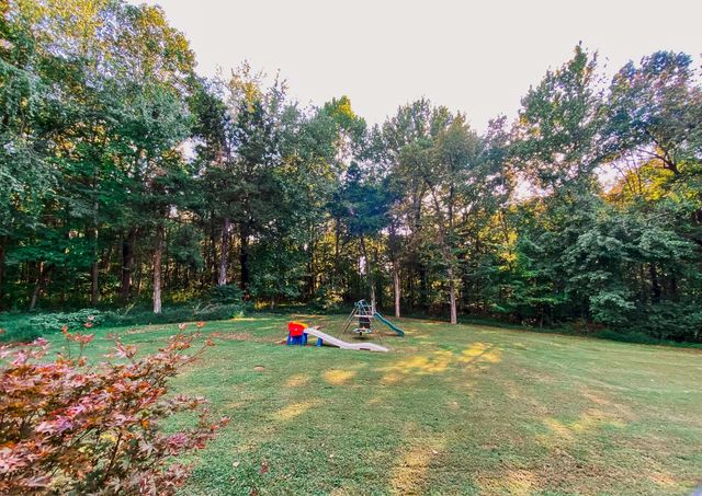 1006 Clearview Pt, Cottontown, TN 37048