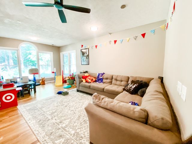 1006 Clearview Pt, Cottontown, TN 37048