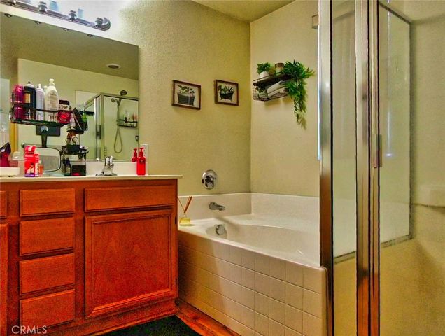 21172 Burgundy, Apple Valley, CA 92308