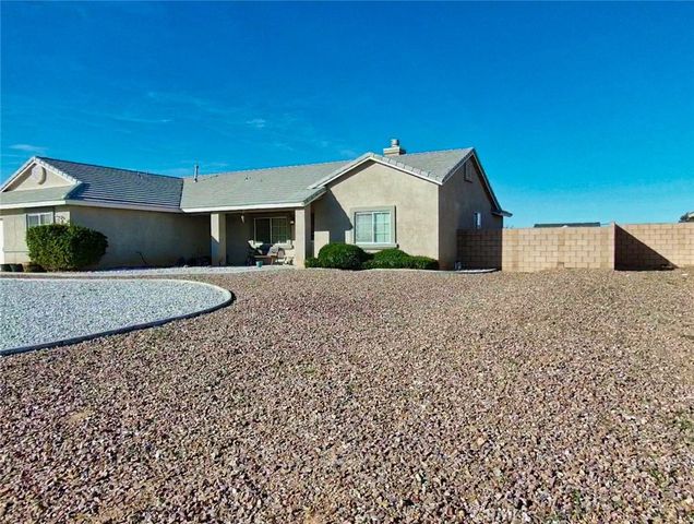 21172 Burgundy, Apple Valley, CA 92308