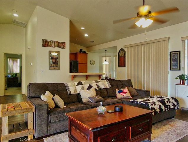21172 Burgundy, Apple Valley, CA 92308