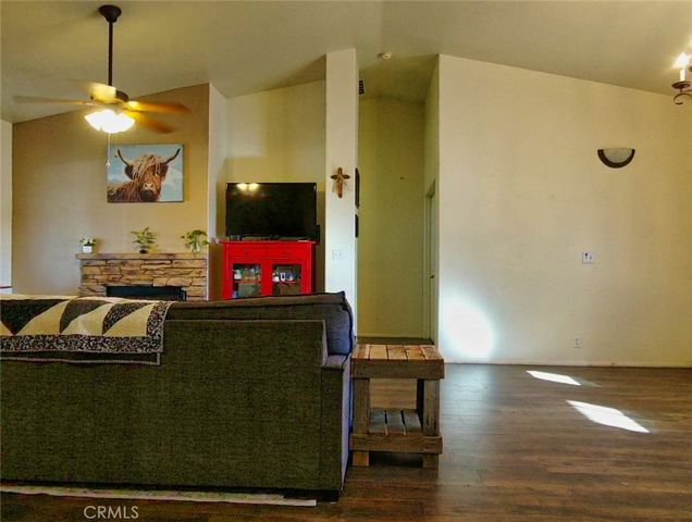 21172 Burgundy, Apple Valley, CA 92308