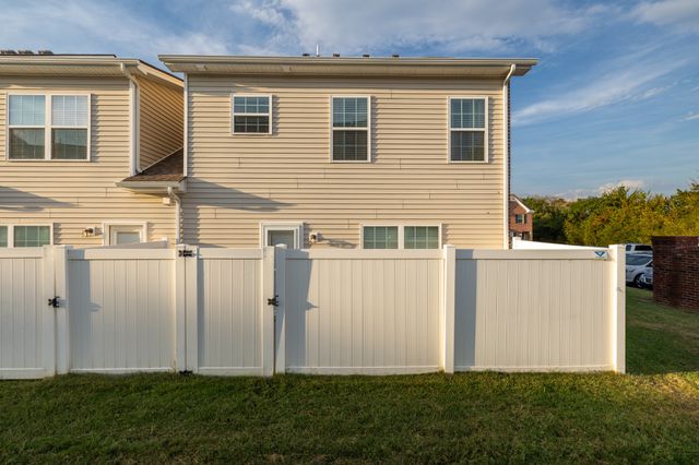 4316 Aurora Cir, Murfreesboro, TN 37127