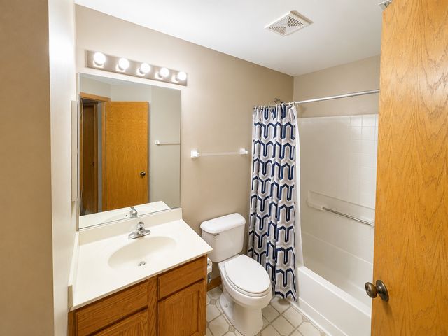 647 Jonathan Drive, Round Lake, IL 60073