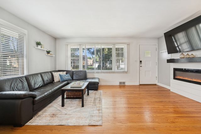 2337 S 2nd Avenue, North Riverside, IL 60546