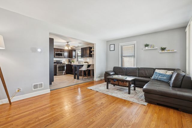 2337 S 2nd Avenue, North Riverside, IL 60546