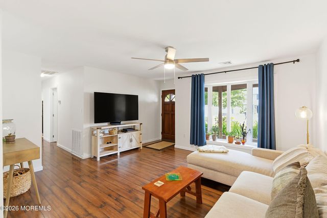 26 Ravenwood Boulevard, Barnegat, NJ 08005