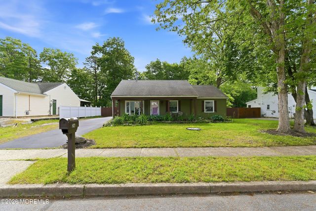 26 Ravenwood Boulevard, Barnegat, NJ 08005